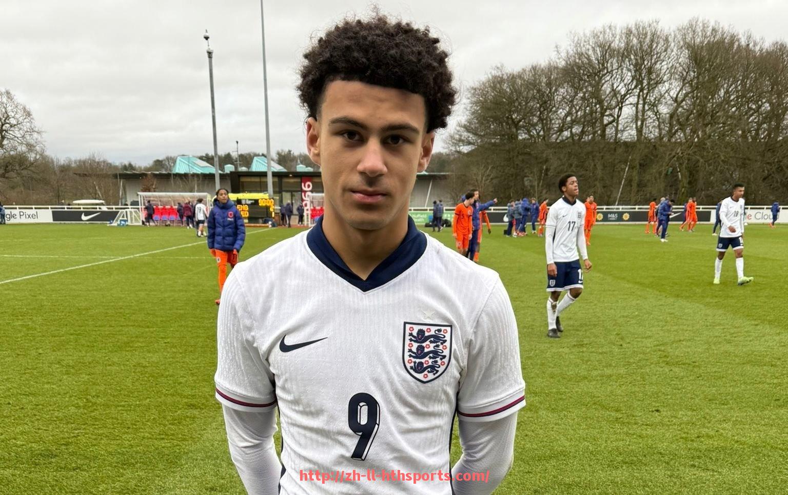 华体会hth登录入口-世俱杯官方衍生品推出，纪念价值与粉丝热情双重激发