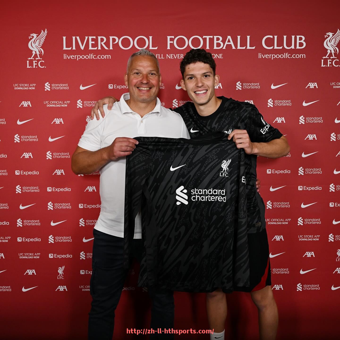 华体会hth登录入口-世俱杯替补席深度对比赛结果影响的实际案例分析